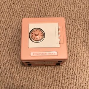 Miniature frontier safe